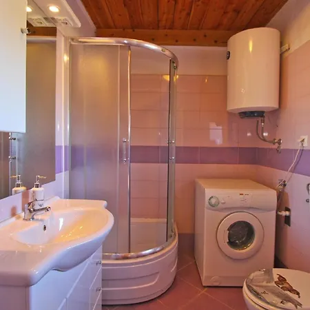 Mit Privatpool Fuer 6 Personen Ca 85 Qm In Valtura, Istrien Suedkueste Von Istrien Prázdninový dům