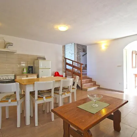 Mit Privatpool Fuer 6 Personen Ca 85 Qm In Valtura, Istrien Suedkueste Von Istrien * Valtura
