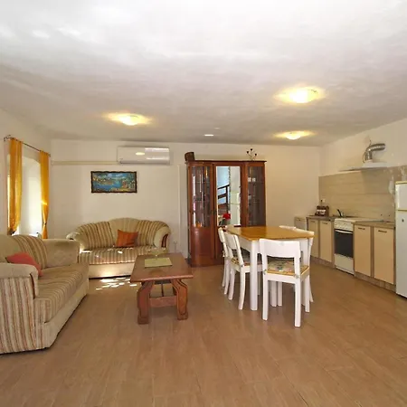 Holiday home Mit Privatpool Fuer 6 Personen Ca 85 Qm In Valtura, Istrien Suedkueste Von Istrien *